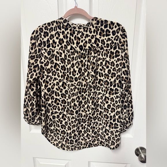VINCE CAMUTO Leopard Print V-Neck Blouse Small - Picture 3 of 4